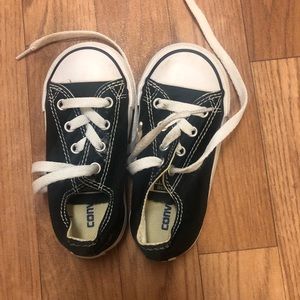 Converse toddler girl’s sneakers size 7.